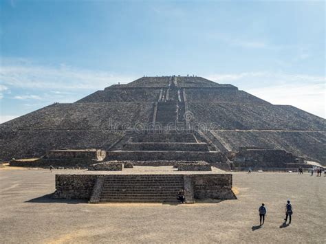 Die Tempelzeremonie von Teotihuacan: Ein Einblick in die Religiöse und Politische Landschaft des Klassischen Maya-Reichs